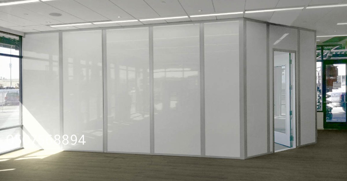 بناء غرف ساندوتش بانل بالرياض – عزل وجودة مثالية